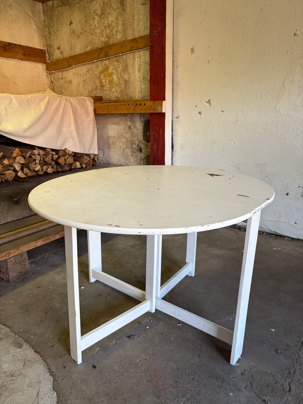 Folding table