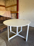 Folding table